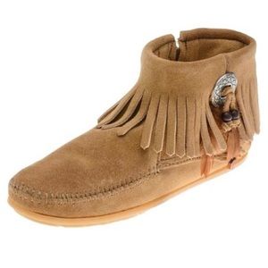 MINNETONKA Concho Feather Fringe Bead suede leather moccasin ankle boots 527T